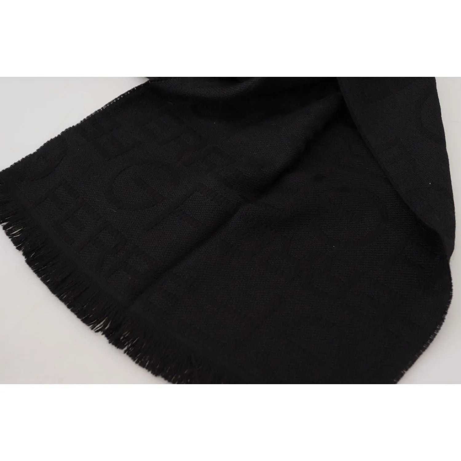 GF Ferre Elegant Wool Scarf with Fringes